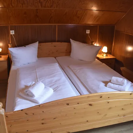 Landgasthof Zum Dorfkrug Hotel Häusern