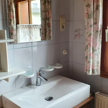 Landgasthof Zum Dorfkrug Hotel Häusern