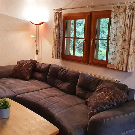 Landgasthof Zum Dorfkrug 호텔 하우세른