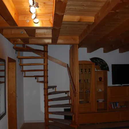 Landgasthof Zum Dorfkrug 호텔 하우세른