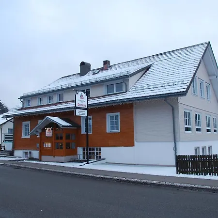 Landgasthof Zum Dorfkrug 하우세른
