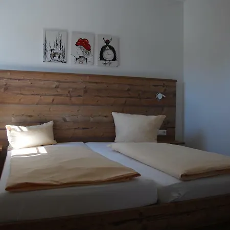 Landgasthof Zum Dorfkrug 호텔 하우세른