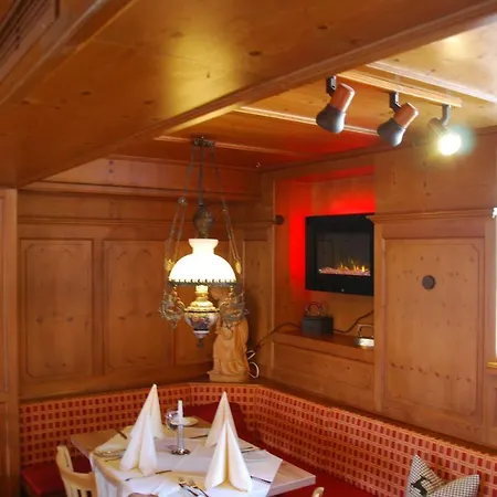 Landgasthof Zum Dorfkrug 호텔 하우세른